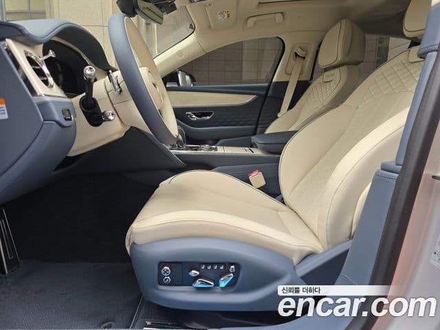 Bentley Flying Spur 2025 — Photo 3/20