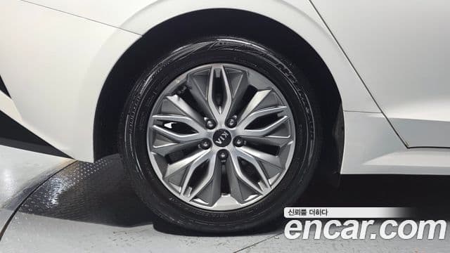 Kia K5 2020 — ფოტო 5/20