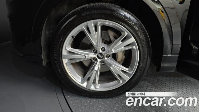 Audi Q8 2021 — Photo 13/20