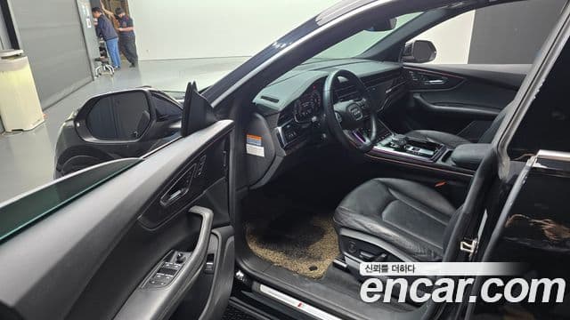 Audi Q8 2021 — Photo 19/20
