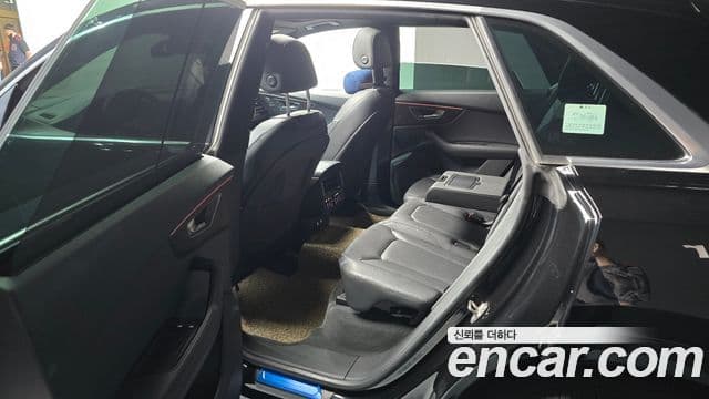 Audi Q8 2021 — Photo 5/20