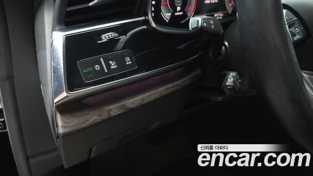 Audi Q8 2021 — Photo 10/20