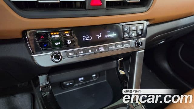 Kia Seltos 2022 — ფოტო 8/20