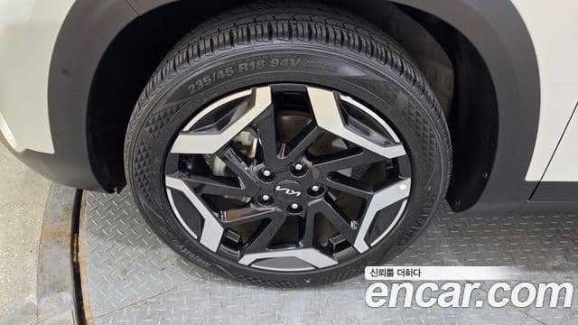 Kia Seltos 2022 — ფოტო 10/20
