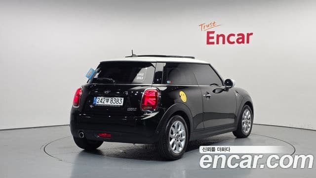 Mini Cooper 2020 — ფოტო 2/20