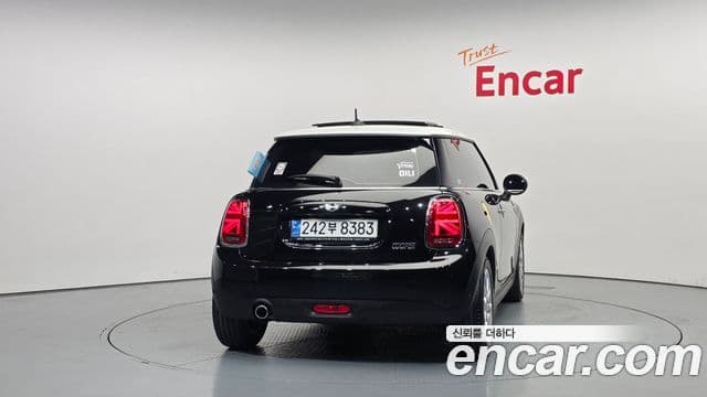 Mini Cooper 2020 — ფოტო 4/20
