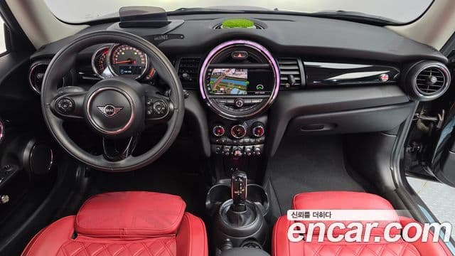 Mini Cooper 2020 — ფოტო 7/20