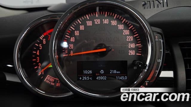 Mini Cooper 2020 — ფოტო 8/20