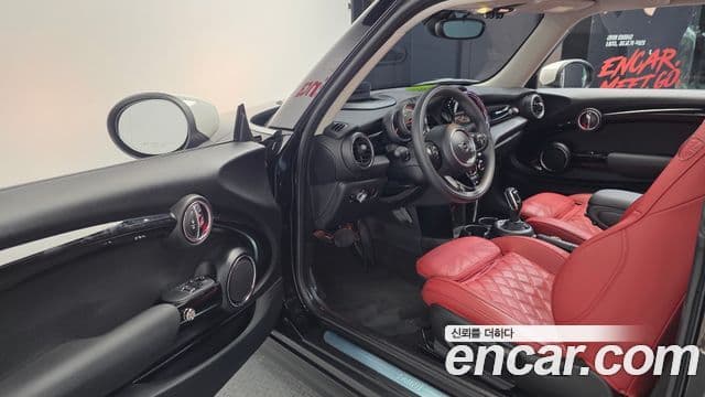 Mini Cooper 2020 — ფოტო 10/20