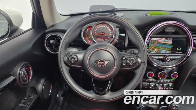 Mini Cooper 2020 — ფოტო 13/20