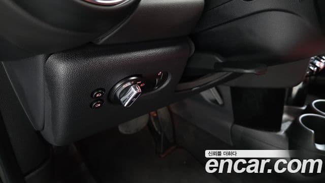 Mini Cooper 2020 — ფოტო 14/20