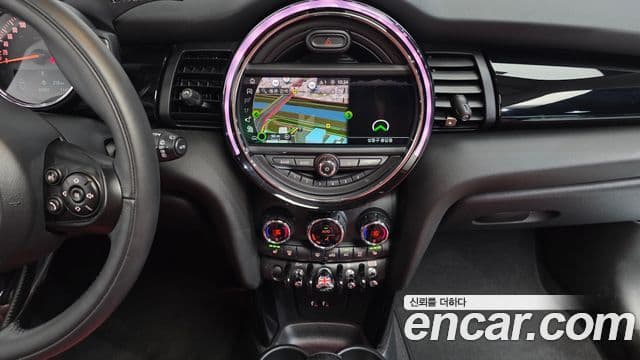 Mini Cooper 2020 — ფოტო 16/20
