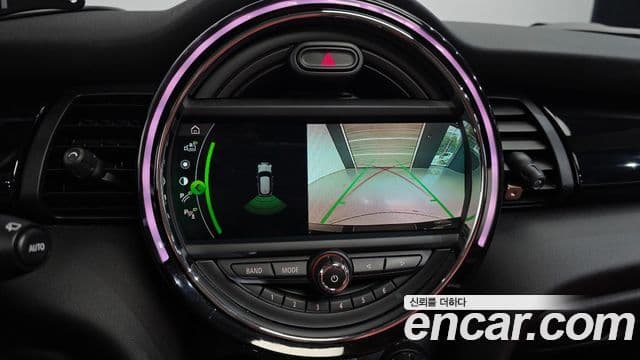Mini Cooper 2020 — ფოტო 17/20
