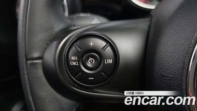 Mini Cooper 2020 — ფოტო 18/20