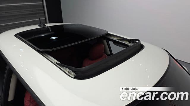 Mini Cooper 2020 — ფოტო 19/20