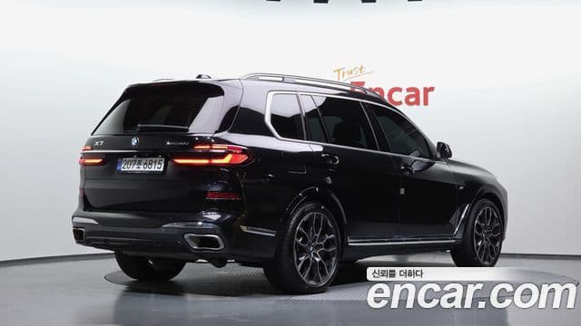 BMW X7 2025 — Фото 1/20