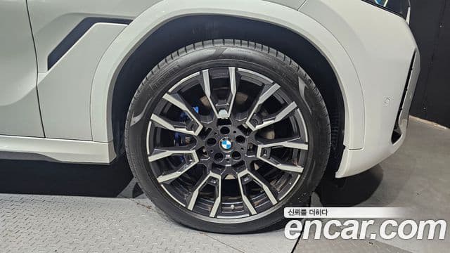 BMW X6 2023 — Photo 11/34
