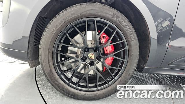 Porsche Macan 2021 — ფოტო 5/20