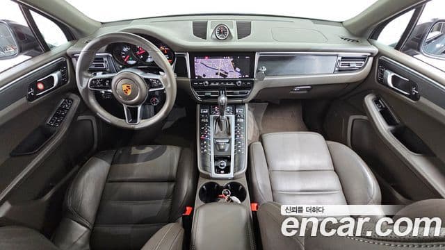 Porsche Macan 2021 — ფოტო 7/20