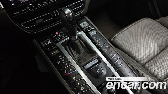 Porsche Macan 2021 — ფოტო 9/20