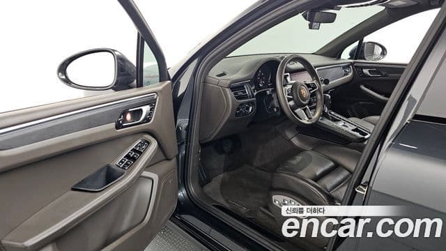 Porsche Macan 2021 — ფოტო 10/20