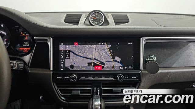 Porsche Macan 2021 — ფოტო 12/20
