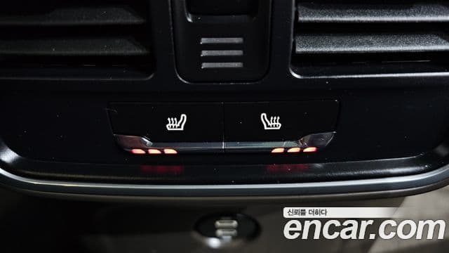 Porsche Macan 2021 — ფოტო 15/20