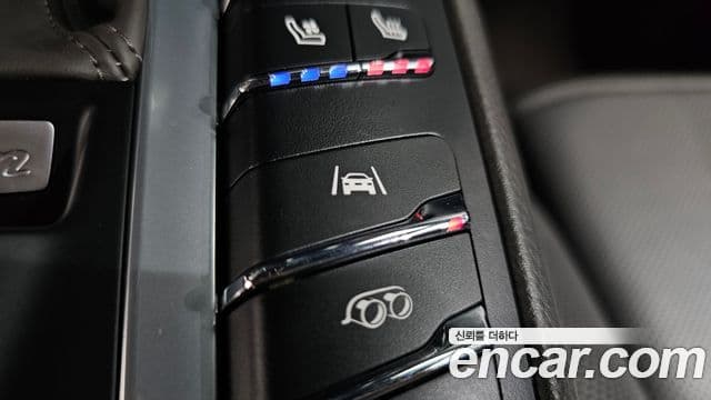 Porsche Macan 2021 — ფოტო 16/20