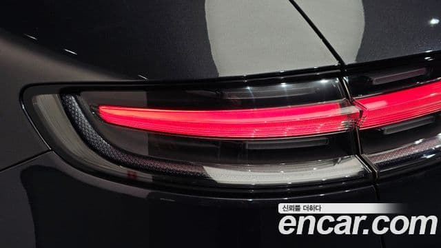 Porsche Macan 2021 — Photo 23/38