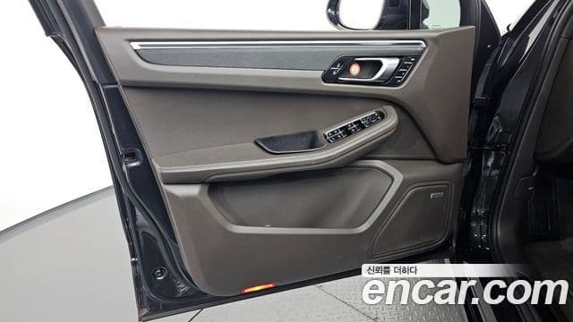 Porsche Macan 2021 — Photo 4/38