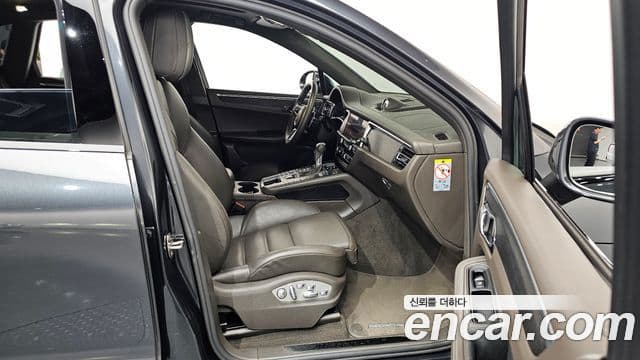 Porsche Macan 2021 — Photo 7/38