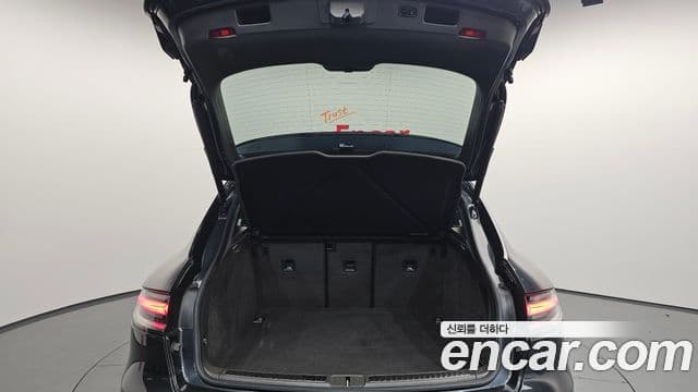 Porsche Macan 2021 — Photo 20/38
