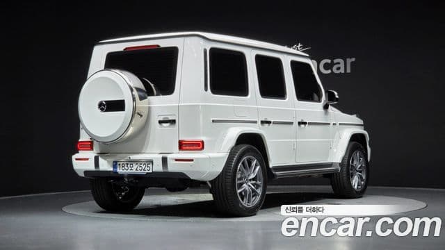 Mercedes-Benz G-Class 2025 — Photo 16/36