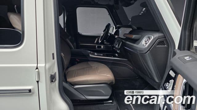 Mercedes-Benz G-Class 2025 — Photo 9/36