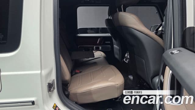 Mercedes-Benz G-Class 2025 — Photo 8/36