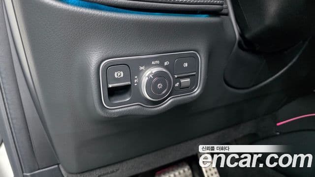 Mercedes-Benz G-Class 2025 — Photo 24/36