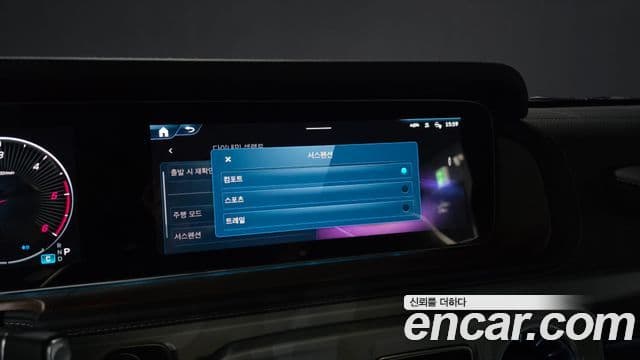 Mercedes-Benz G-Class 2025 — Photo 21/36