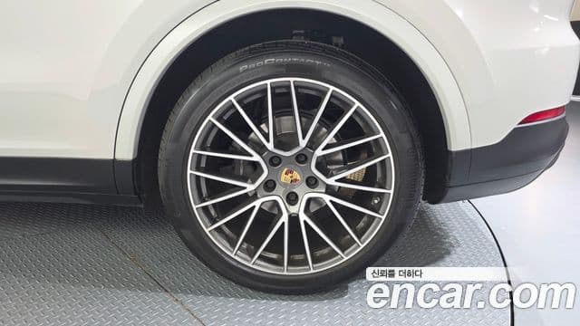Porsche Cayenne 2022 — Photo 7/33