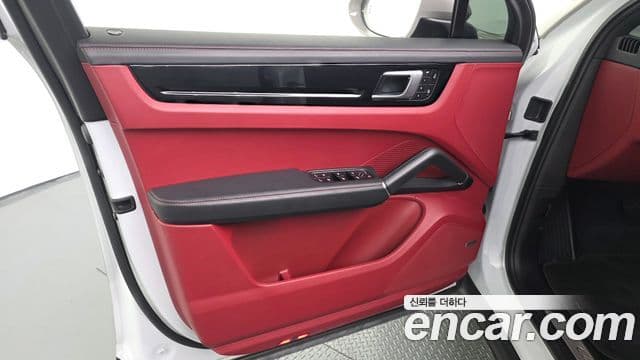 Porsche Cayenne 2022 — Photo 24/33