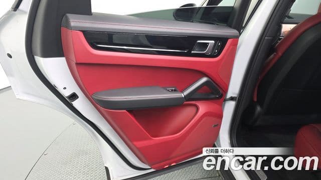 Porsche Cayenne 2022 — Photo 20/33