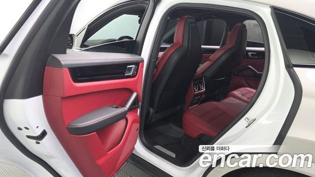 Porsche Cayenne 2022 — Photo 3/33
