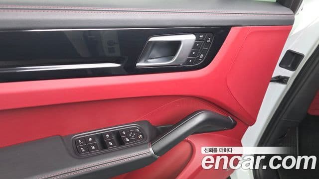 Porsche Cayenne 2022 — Photo 9/33