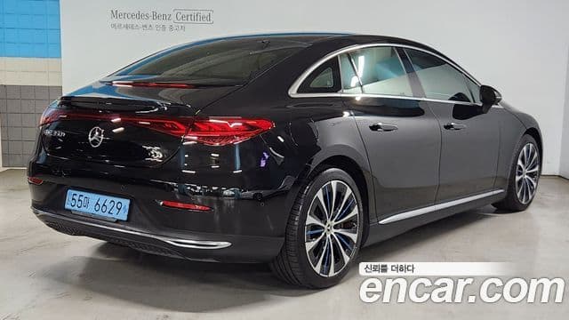 Mercedes-Benz EQE 2022 — ფოტო 15/20