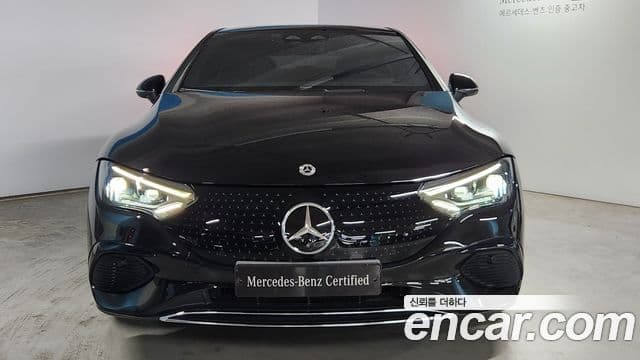 Mercedes-Benz EQE 2022 — ფოტო 17/20