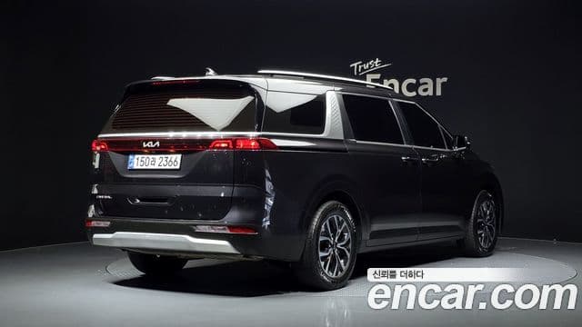 Kia Carnival 2023 — ფოტო 2/20