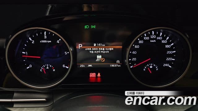 Kia Carnival 2023 — ფოტო 8/20