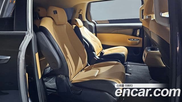 Kia Carnival 2023 — ფოტო 12/20