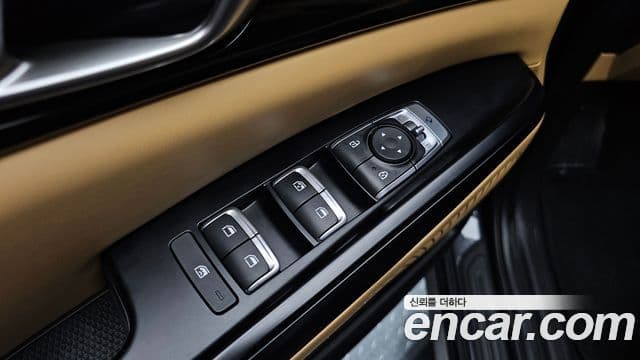 Kia Carnival 2023 — ფოტო 16/20