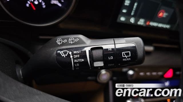 Kia Carnival 2023 — ფოტო 18/20