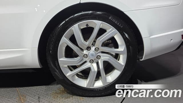 Land Rover Range Rover Sport 2022 — Photo 13/36